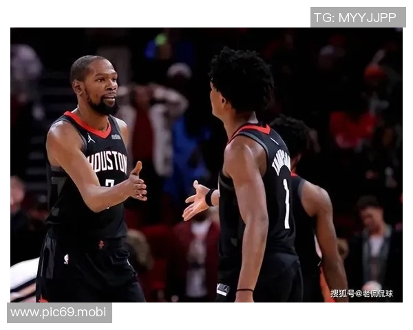 杜兰特半场轰下16分3封盖，攻防两端建功率队领先